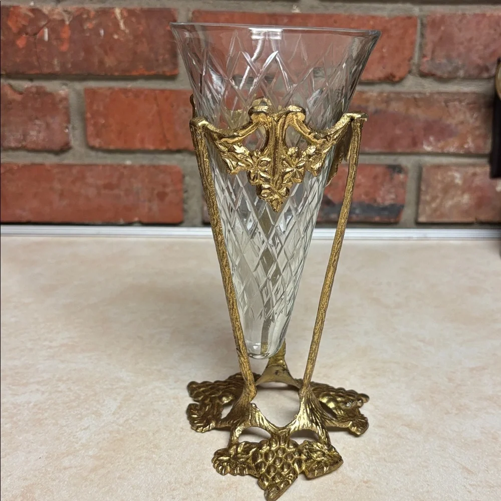 Vtg Brass Trumpet W/Grapes & Foliage Diamond Pattern Cone Vase Floral Container